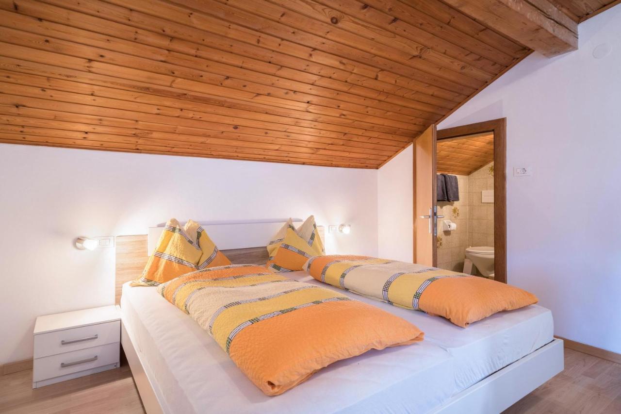 Apartment Tschigat Leilichhof Лана Екстериор снимка