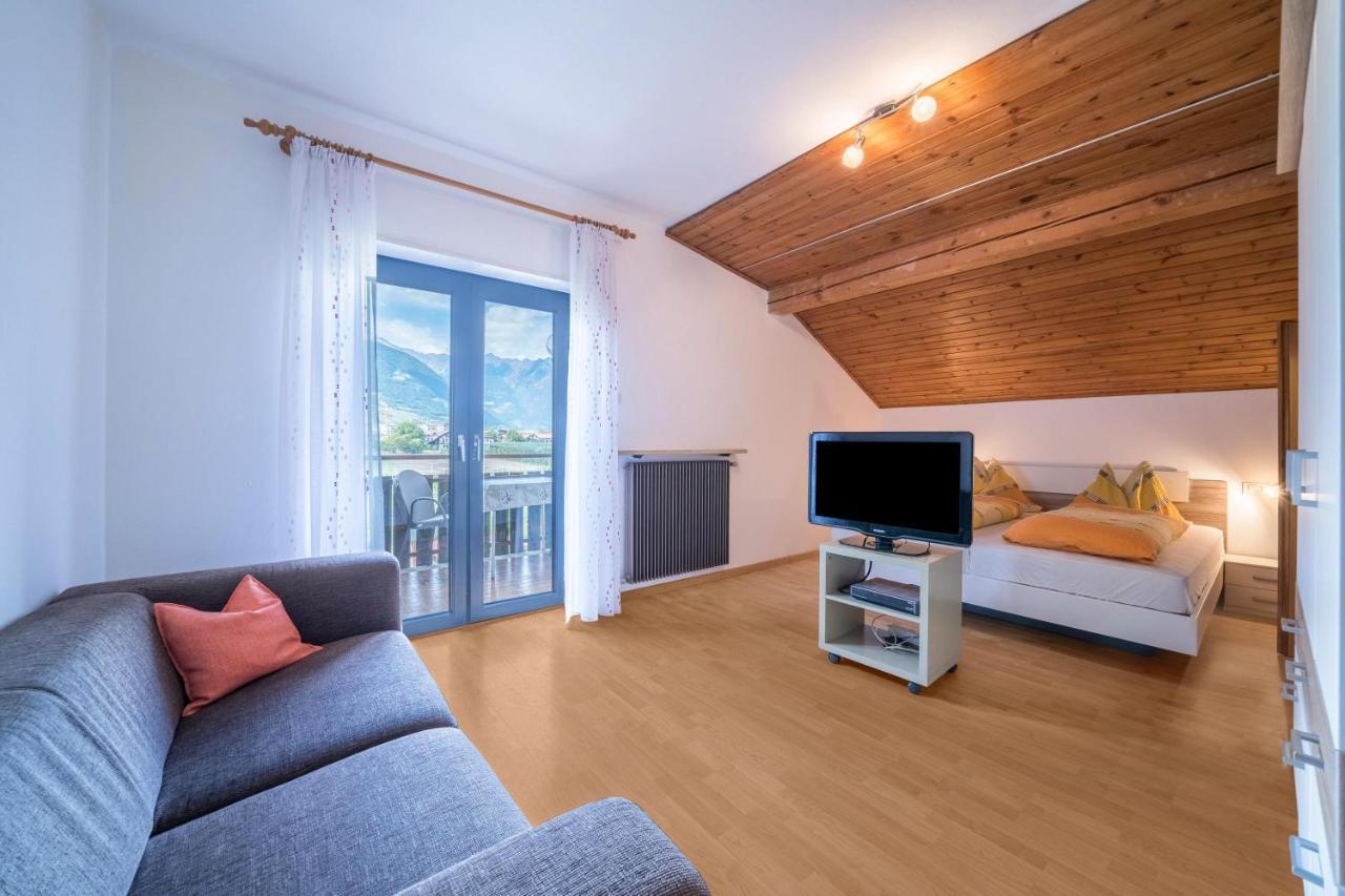 Apartment Tschigat Leilichhof Лана Екстериор снимка